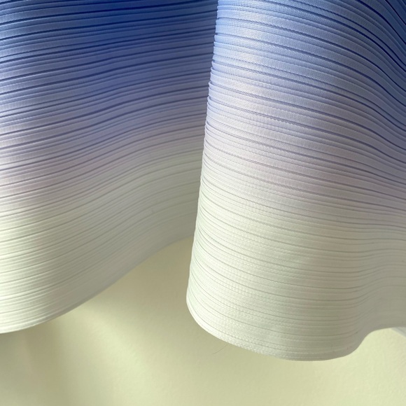 Micropleated blue ombre top - Picture 13 of 17